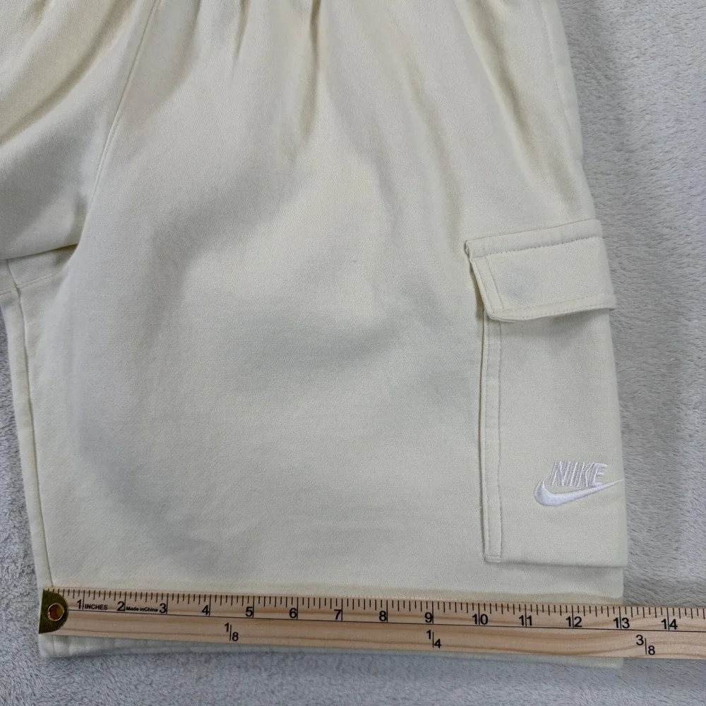Nike Sportswear Club Mens Cargo Shorts Coconut Milk Fleece Lined Sz L CZ9956-113